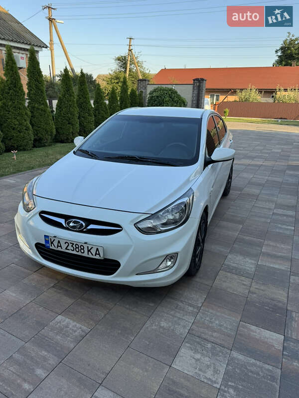 Седан Hyundai Accent 2012 в Оржиці Седан Hyundai Accent 2012 в Оржиці