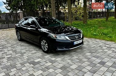 Седан Honda Accord 2015 в Староконстантинове