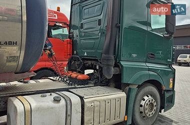 Бензовоз Mercedes-Benz Actros 2014 в Черновцах