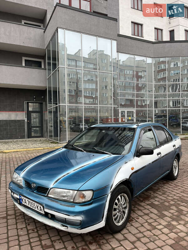 Седан Nissan Almera 1996 в Ивано-Франковске