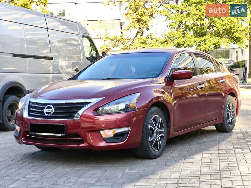 Седан Nissan Altima 2014 в Днепре Седан Nissan Altima 2014 в Днепре