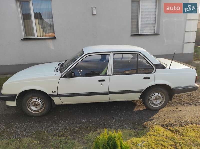 Седан Opel Ascona 1988 в Дубні Седан Opel Ascona 1988 в Дубні