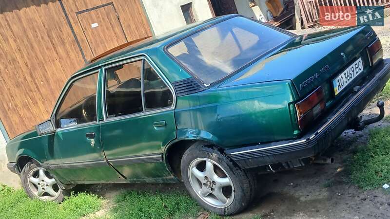 Седан Opel Ascona 1983 в Ужгороде