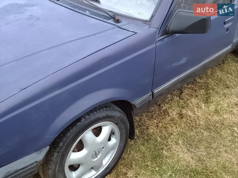 Седан Opel Ascona 1988 в Ивано-Франковске