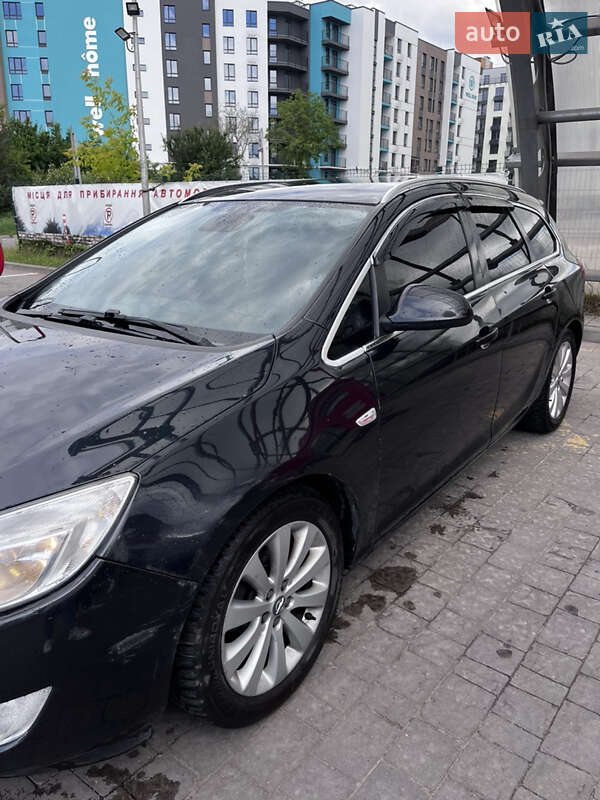 Универсал Opel Astra 2011 в Львове