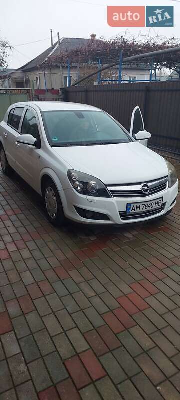 Хэтчбек Opel Astra 2008 в Овруче