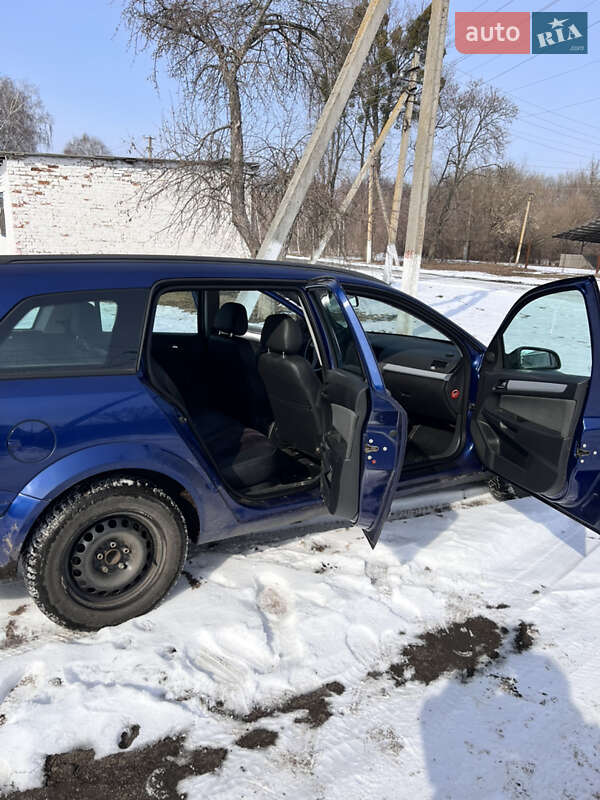 Универсал Opel Astra 2006 в Чутове