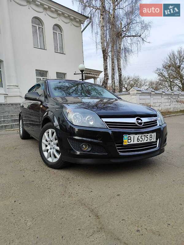 Хэтчбек Opel Astra 2013 в Полтаве