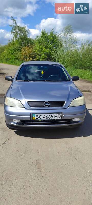 Седан Opel Astra 2006 в Самборе
