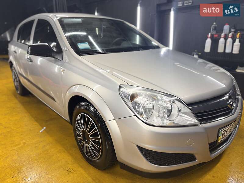 Хэтчбек Opel Astra 2007 в Львове
