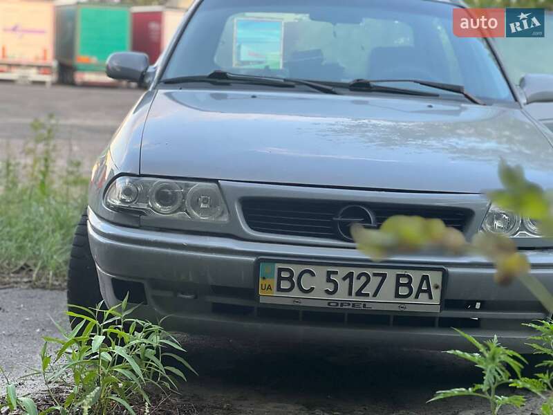 Седан Opel Astra 1995 в Ровно