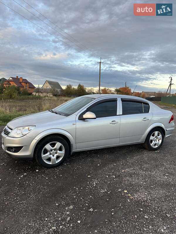 Седан Opel Astra 2012 в Козельце Седан Opel Astra 2012 в Козельце