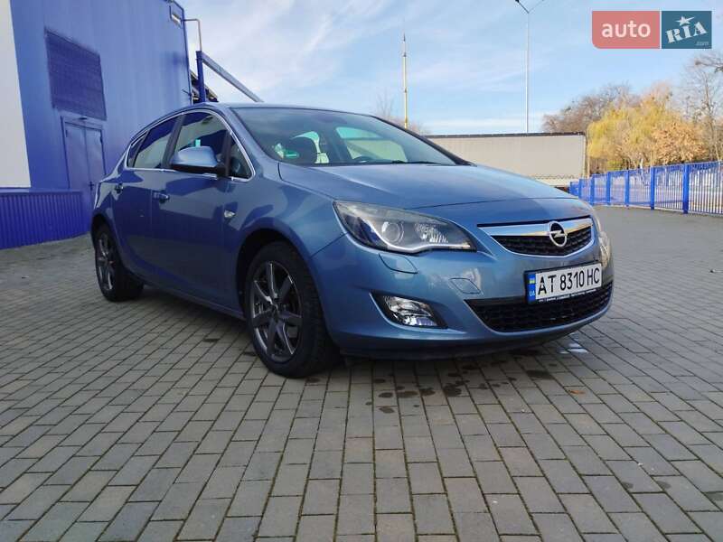 Хэтчбек Opel Astra 2010 в Калуше
