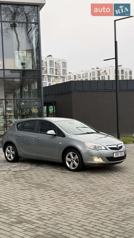 Хэтчбек Opel Astra 2011 в Ужгороде Хэтчбек Opel Astra 2011 в Ужгороде