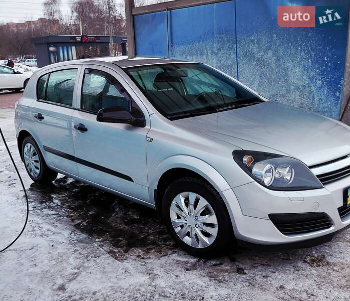 Хэтчбек Opel Astra 2006 в Луцке Хэтчбек Opel Astra 2006 в Луцке