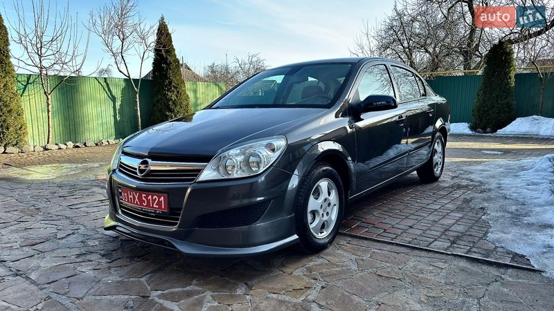 Седан Opel Astra 2009 в Хороле