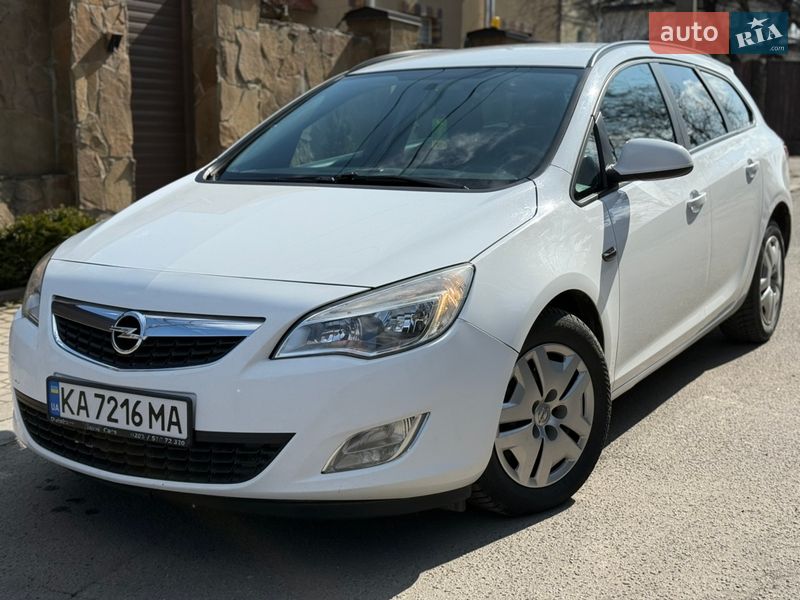 Универсал Opel Astra 2011 в Хмельницком