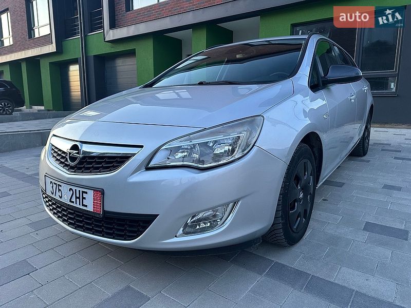 Универсал Opel Astra 2011 в Тернополе