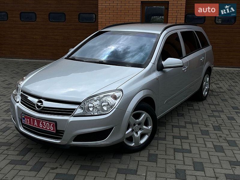 Універсал Opel Astra 2008 в Рівному