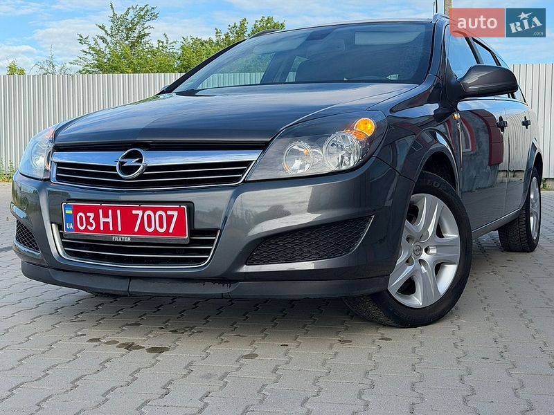 Универсал Opel Astra 2010 в Лубнах