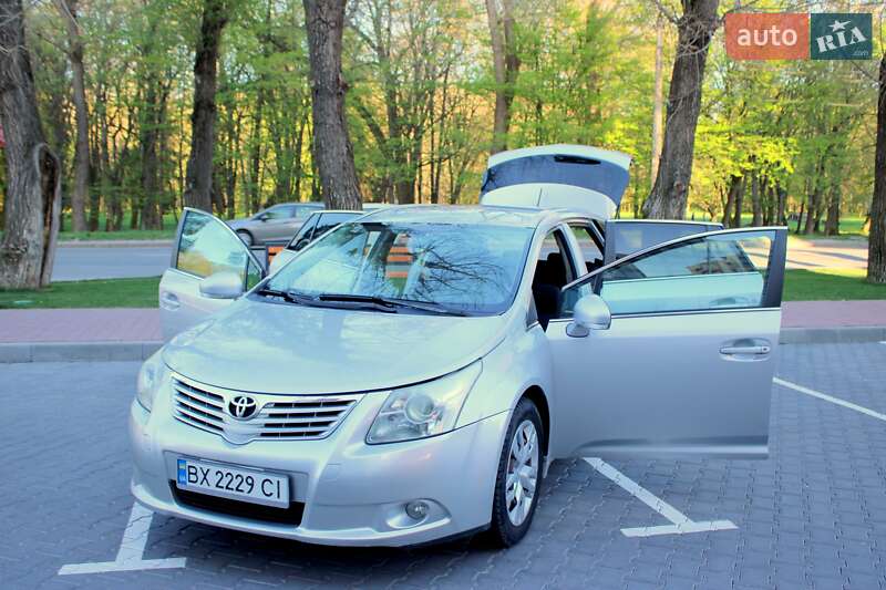 Седан Toyota Avensis 2009 в Хмельницькому