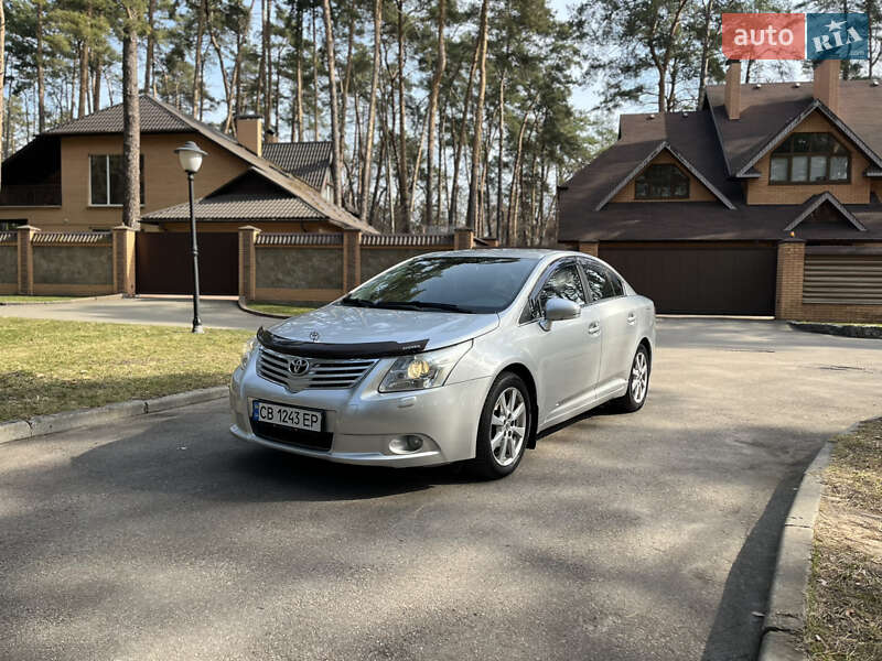 Седан Toyota Avensis 2012 в Чернигове Седан Toyota Avensis 2012 в Чернигове