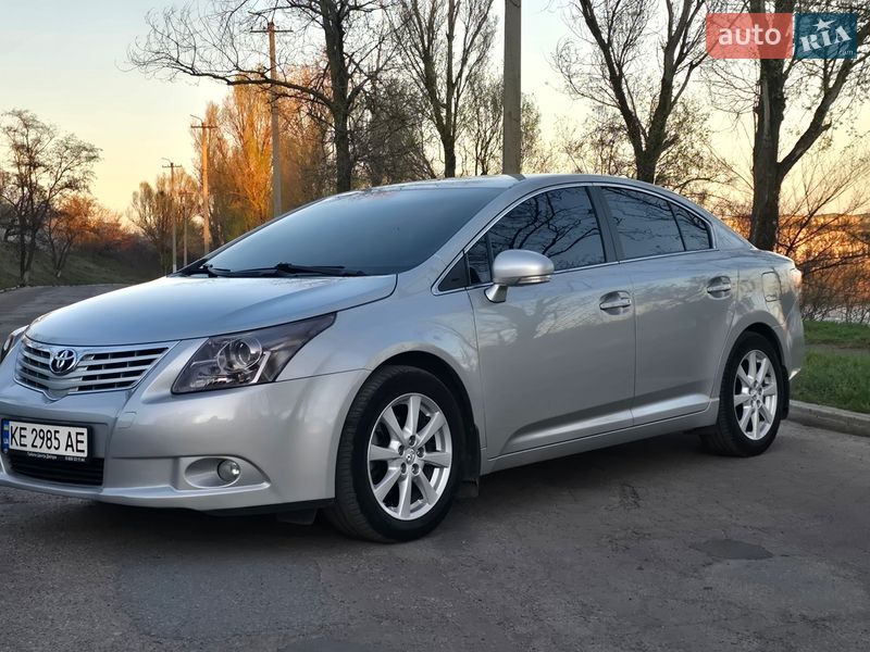 Седан Toyota Avensis 2011 в Днепре