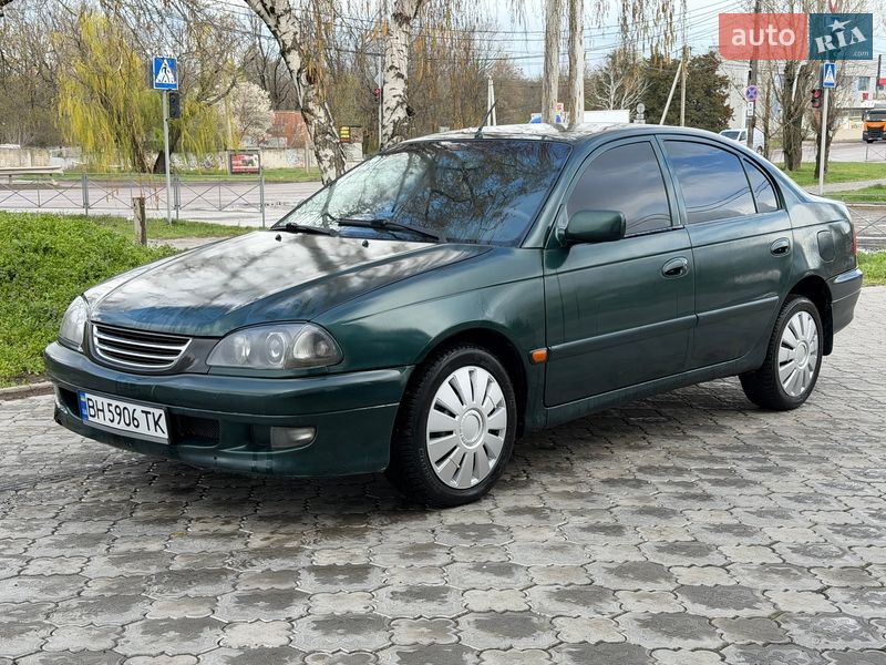 Седан Toyota Avensis 1998 в Николаеве