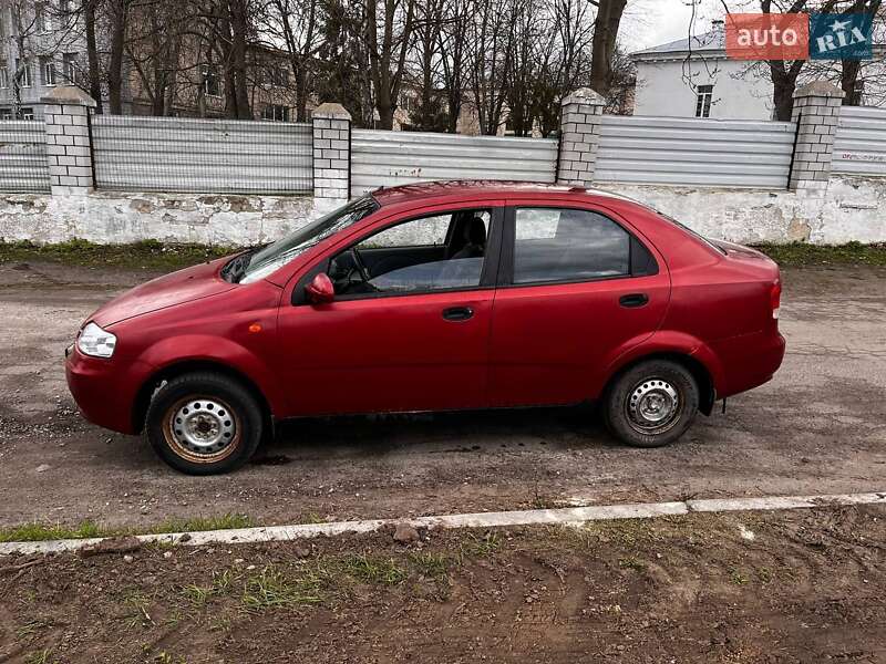 Седан Chevrolet Aveo 2004 в Полтаве