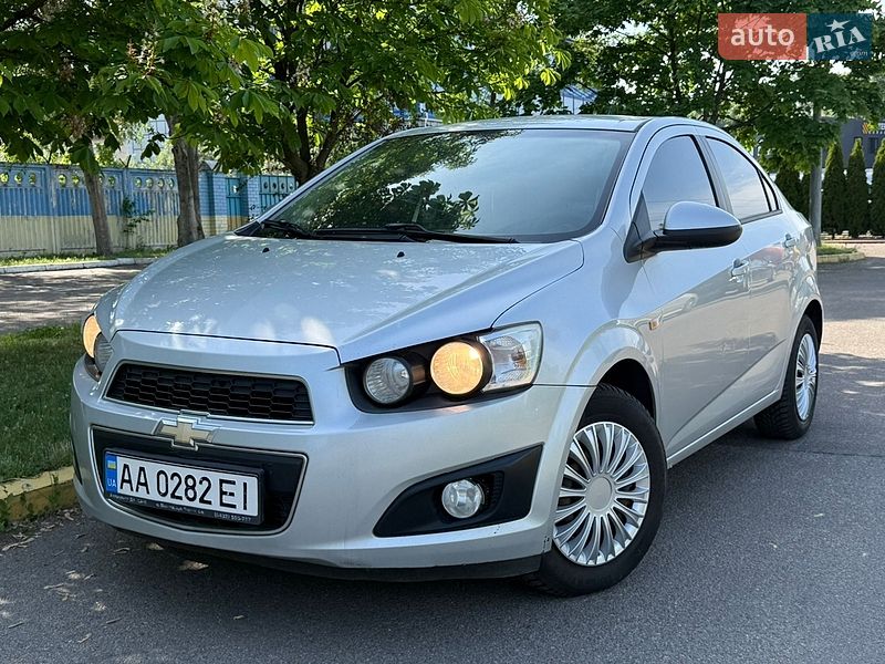 Седан Chevrolet Aveo 2013 в Киеве