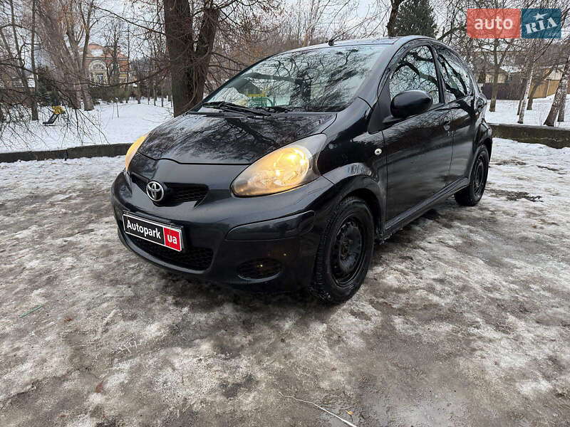 Хэтчбек Toyota Aygo 2010 в Киеве