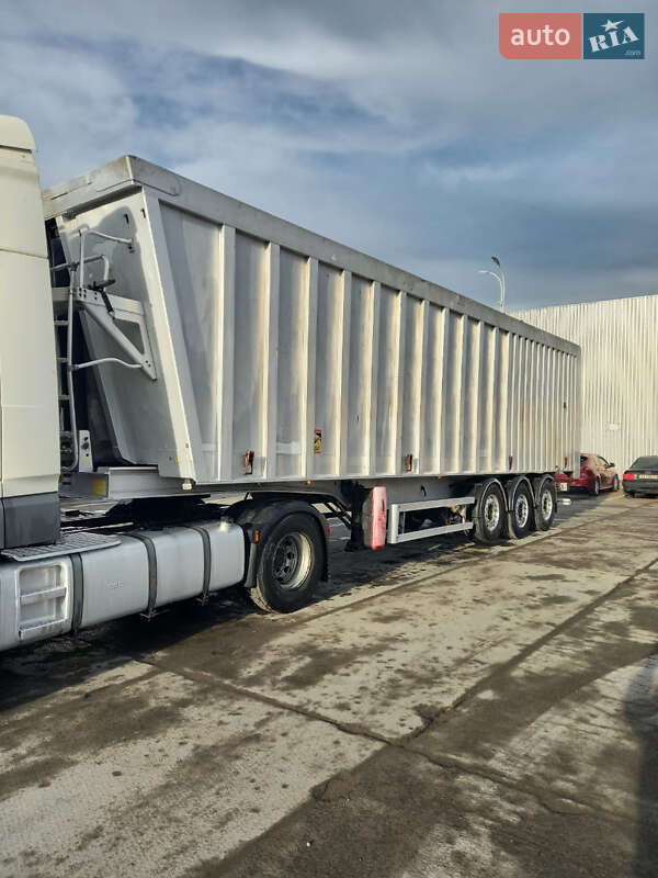 Зерновоз - полуприцеп Benalu Benalu 2012 в Киеве