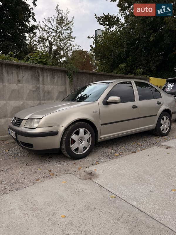 Седан Volkswagen Bora 2002 в Киеве