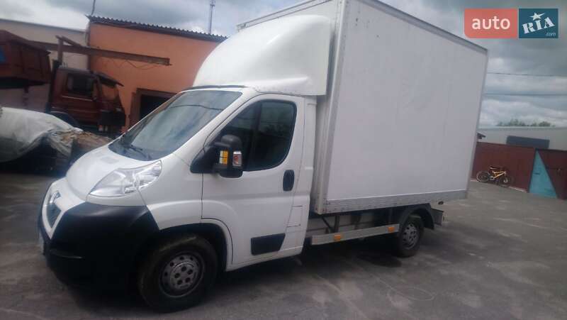 Вантажний фургон Peugeot Boxer 2014 в Києві