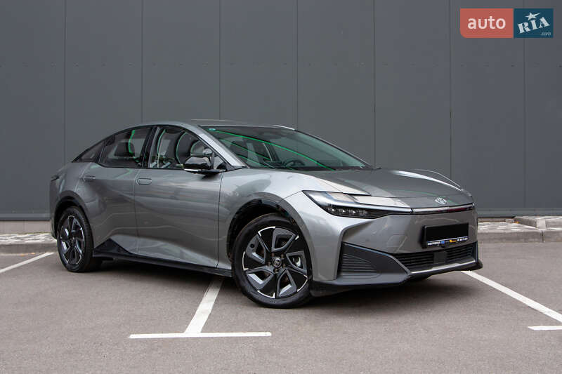 Седан Toyota bZ3 2023 в Киеве