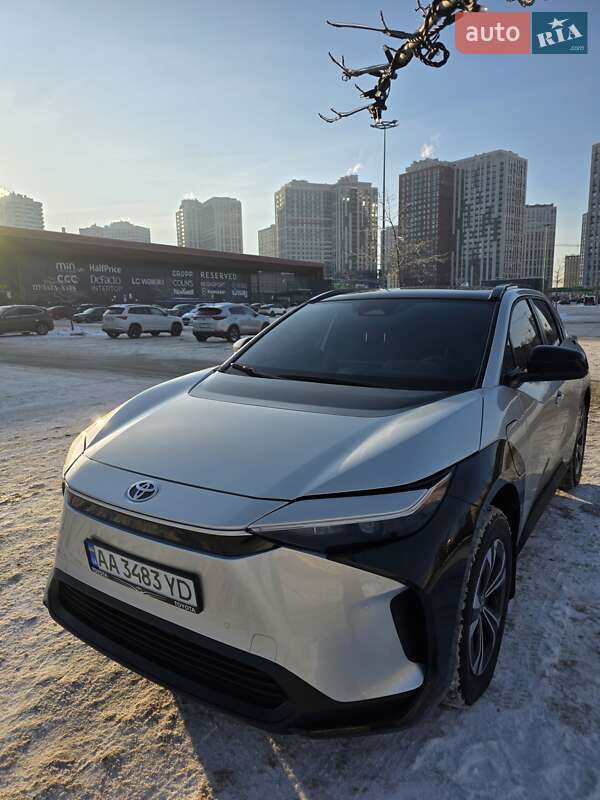Внедорожник / Кроссовер Toyota bZ4X 2024 в Киеве
