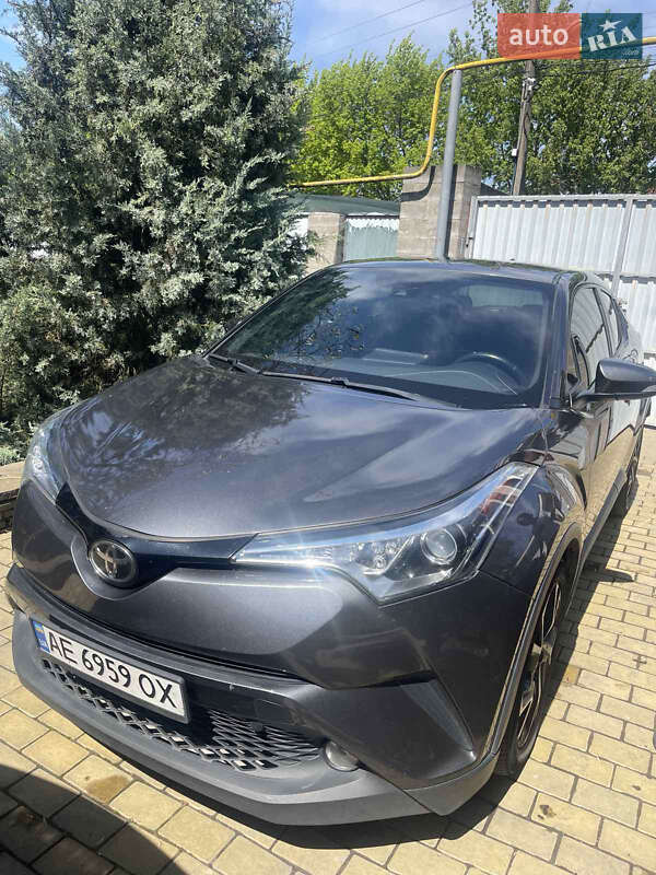 Позашляховик / Кросовер Toyota C-HR 2017 в Дніпрі