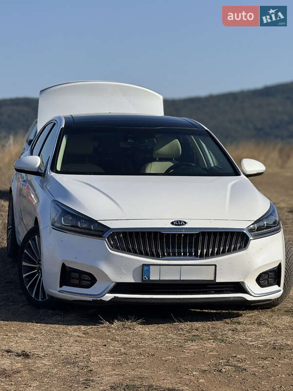 Седан Kia Cadenza 2017 в Днепре