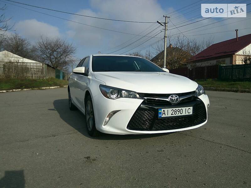 Седан Toyota Camry 2015 в Фастові