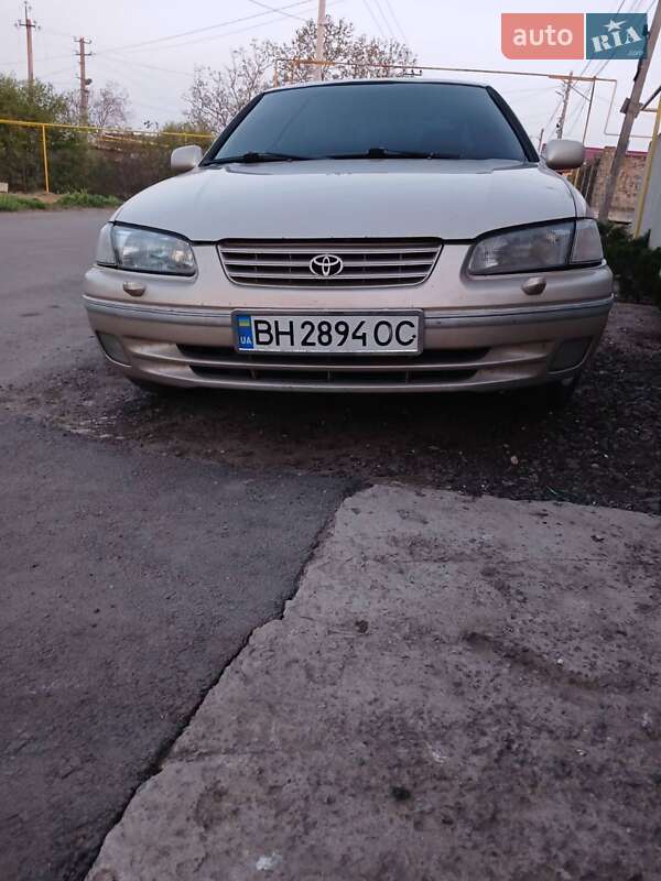Седан Toyota Camry 1998 в Константиновке (Краматорского района)