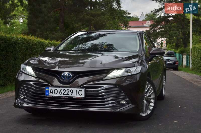 Седан Toyota Camry 2019 в Перечине