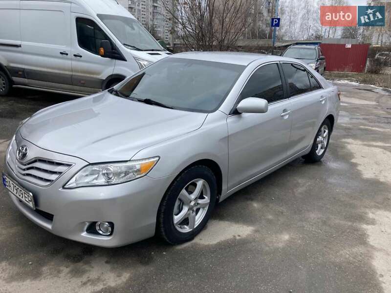 Седан Toyota Camry 2011 в Кропивницком