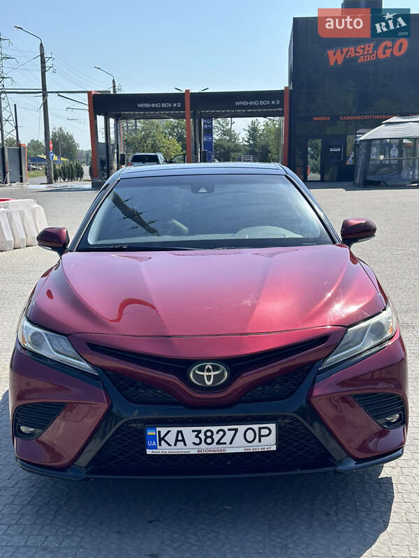 Седан Toyota Camry 2018 в Полтаві
