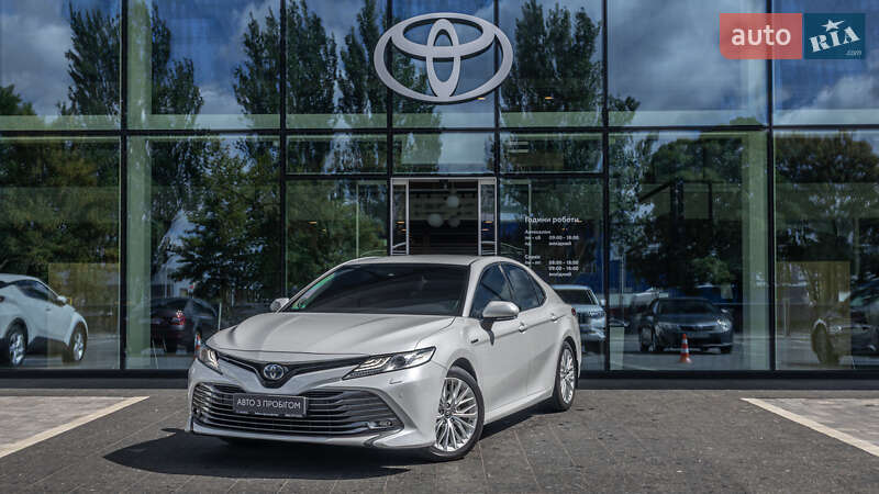 Седан Toyota Camry 2019 в Днепре