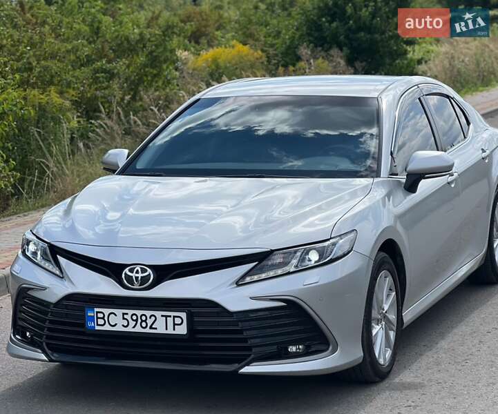 Седан Toyota Camry 2022 в Львове