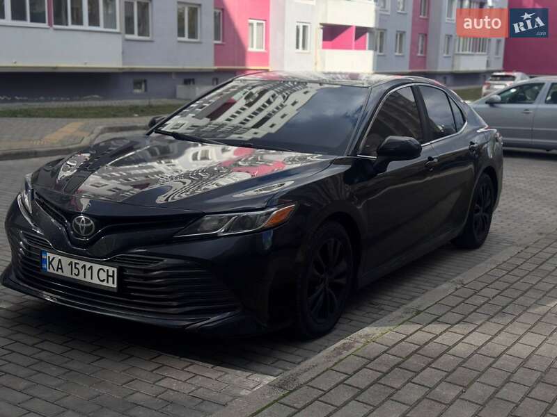 Седан Toyota Camry 2018 в Львове