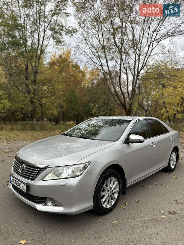 Седан Toyota Camry 2012 в Луцке