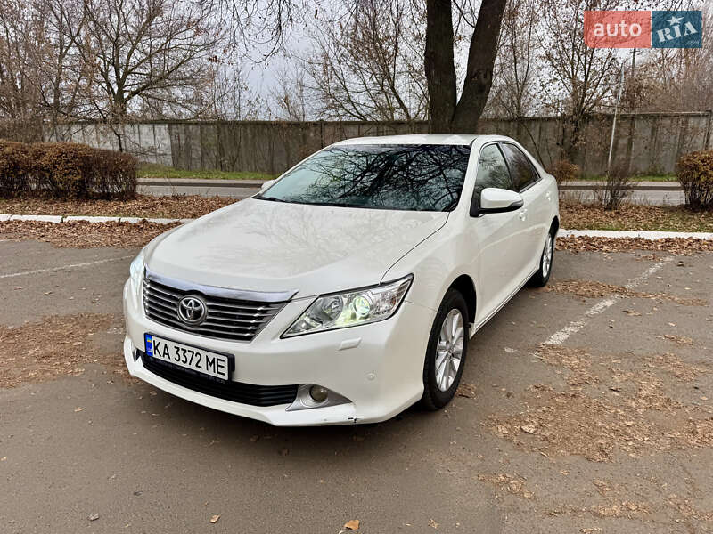 Седан Toyota Camry 2012 в Черкасах