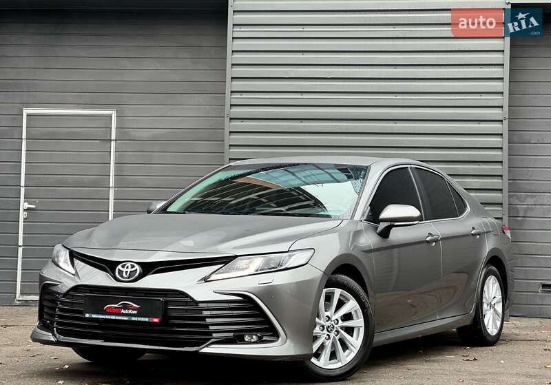 Седан Toyota Camry 2022 в Киеве