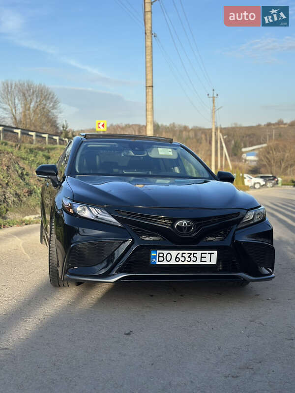 Седан Toyota Camry 2022 в Тернополе Седан Toyota Camry 2022 в Тернополе